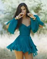 Vue détaillée d'une robe courte turquoise fluide avec des manches lanterne. - S / Robes / Bleu