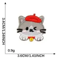 Écusson chat brodé avec béret rouge, taille 3,6x3,4 cm, accessoire de vêtement DIY - Gray Cat (Red Hat)