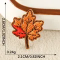 Bestickter orangefarbener Ahornblatt-Aufnäher 2,6x2,1 cm für herbstliche DIY-Mode - Ahornblatt Stil (5) / 1 Stück (2,6x2,1cm)