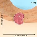 Piccola toppa con lettera ricamata rosa per accessori di abbigliamento fai-da-te, 1,6x2cm - Lettera Rosa Arricciata (B4L-B-1-6) Autoadesiva / 1.6x2cm
