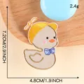 Patch ricamata a forma di anatra, 7,2x4,8cm adesiva per vestiti e borse - Anatra Gialla con Libellula di Bambù (B4L-B-1-3) Autoadesivo