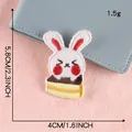 Écusson brodé lapin mignon en peluche autocollant de taille 5,8 cm x 4,0 cm - Lapin sur Gâteau Auto-adhésif (B2L-C-2-8)