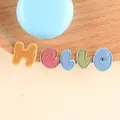 Set di cinque toppe ricamate colorate Hello per fai-da-te e decorazione vestiti - Set di Lettere Hello (AAD-A-4-6) Autoadesivo