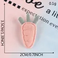 Süßer rosa Plüsch-Karotten-Aufnäher für niedliche DIY-Haar-Accessoires und Spangen - Rosa Karotte mit grauen Blättern (G2R-B-1-6)