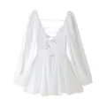 Vue détaillée du dos d'une élégante robe blanche à manches lanternes avec un design lacé. - S / Robes / Blanc