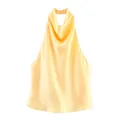 Eleganter aprikosengelber Neckholder-Top aus Seidensatin mit Wasserfallausschnitt und Rückenfrei - S / Oberteile / Gelb