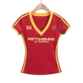 Vintage rood T-shirt met V-hals, gele contrastranden en sportieve grafische print - S / Tops / Rood