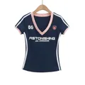 Vintage marineblauw T-shirt met V-hals, roze biesjes en atletische prints design - S / Tops / Marineblauw (Korte Mouw)