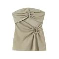 Detailansicht eines salbeigrünen trägerlosen Tube-Tops mit Metall-Ausschnitten - XS / Oberteile / Armeegrün