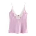 Elegante lavendel satijnen camisole top met delicate witte kant aan de V-halslijn - XS / Tops / Roze