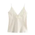 Elegante camisola de satén crema con un delicado ribete de encaje en el escote en V - Albaricoque