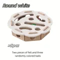 Rond wit vilt kattenpuzzel doolhof speelgoed met drie kleurrijke belletjesballen voor spel - Gegolfde Randvorm / Inclusief 3 Ballen / Camel & Wit
