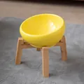 Bol pour chat incliné en céramique jaune avec support en bambou surélevé pour le cou - Bol en Céramique Incliné Avec Support en Bambou / XL (Diamètre 165mm / 320mL) / Jaune