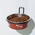 Wandgemonteerde RVS voerbak voor huisdieren met rode buitenkant en sterke plakhaak - Diameter voerbak 14,5 cm / Geprinte rode verhoogde bak