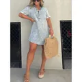 Modisches hellblaues Denim-Hemdkleid mit Acid-Wash und einem trendigen Fransensaum - S / Kleider / Grau