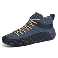Stijlvolle blauwe en zwarte hoge casual herenlaarzen met decoratieve stiksels - Blauw