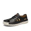 Sandali da uomo in pelle nera traforata con comoda suola in gomma bianca morbida - 39 / Nero