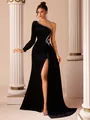 Elegante abito da sera monospalla in velluto nero con strass e alto spacco laterale. - XS / Vestiti / Nero