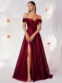 Elegante abito da sera in raso opaco bordeaux con scollo a barchetta e un profondo spacco - XS / Vestiti / Borgogna