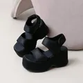 Sandales compensées noires classiques avec brides velcro réglables pour femmes - 35 / Noir