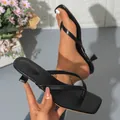 Elegante zwarte teenslippers met kitten-heel voor dames, stijlvolle zomer muiltjes - 35 / Zwart