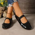 Elegant black patent leather Mary Jane ballet flats with a stylish bow detail for women - 35 / Black