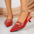 Rote Vintage-Slingback-Sandalen mit Hohlmuster, spitzer Zehenpartie und Pfennigabsatz - 36 / Rot
