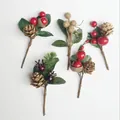 Piques de baies de Noël décoratifs avec pommes de pin et feuilles vertes pour sapin. - Pine Cone Style (S202) / 5 Pièces