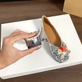 Elegante silberne flache Schuhe mit Strassverzierung und flexibler weicher Sohle - 34 / Silber