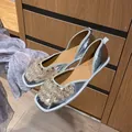 Elegante silberne französische d'Orsay-Ballerinas mit schimmernden Strasssteinen und Perlen - 34 / Silber