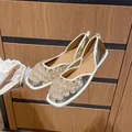 Elegante goldene flache d'Orsay Sandalen für Damen mit funkelnden Kristall-Strasssteinen - 34 / Gold