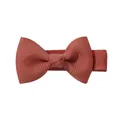 Pinza para el pelo con lazo de cinta de falla rojo ladrillo para niños y bebés. - Rojo Óxido (780)