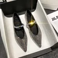 Glitzernde silberne Mary Jane Ballerinas mit Strassriemen und eleganten Perlenakzenten - 34 / Schwarz