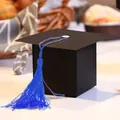 Schwarze Doktorhut-Geschenkbox mit leuchtend blauem Quasten-Detail - S685 Stil / Schwarze Box (Blaue Quaste) Weißer Clip (S685)