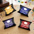 Cajitas para dulces de graduación con diseño Congrats Grad en cuatro colores - S938 Caja de Caramelos de Almohada de Graduación / 24 Piezas por Paquete (Combo de 4 Estilos)