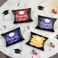 Zwarte afstudeer kussendoosjes voor snoep met kleurrijke Congrats Grad prints op marmer - S938 Afstudeer Kussenbox / Set van 24 / Gemengde 4 Kleuren