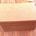 Une pile épaisse de cartes vierges en papier kraft brun pour les messages et notes DIY - Kraft Card (S312) / Lot de 100 / Couleur Kraft