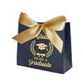 Donkerblauwe afstudeer geschenkdoos met goud lint en Glad To Be A Graduate tekst - S941 Afstudeer Cadeautas / Zwart + Goud Lint