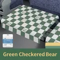 Alfombrilla aislante desechable impermeable con estampado de oso a cuadros verdes - Alfombra Desechable de Oso con Cuadros Verdes / Paquete de 10 Piezas (Envueltas individualmente)