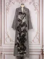 Détail de la robe de luxe MT557 avec broderie florale en paillettes et col montant - S / Robes / Noir