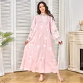 Elegante abito lungo rosa con ricami in pizzo bianco e strass per feste ed eventi - Taglia S / Vestiti / Rosa