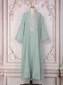 Caftan turc vert menthe avec broderies de perles complexes et tissu en maille fine. - S / Robes / Vert clair