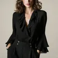 Elegante camicetta nera con volant e scollo a V con eleganti maniche a campana da donna - Taglia S / Top / Nero