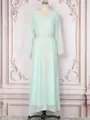Longue robe caftan vert menthe avec détails bronzants argentés sur un mannequin de couture - S / Robes / Bleu clair