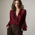 Elegante camicetta bordeaux con scollo a V, volant dolci e maniche a campana a strati - Taglia S / Top / Borgogna