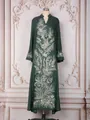 Vue détaillée des broderies de perles argentées sur une robe longue vert foncé élégante. - S / Robes / Vert Foncé