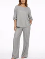 Vista completa di un completo grigio morbido con top a maniche lunghe e pantaloni larghi. - Taglia S / Top e Pantaloni / Grigio