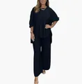 Vista frontale della modella che indossa un elegante set da casa nero e morbido - Taglia S / Top e Pantaloni / Nero