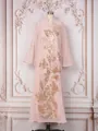 Vue détaillée d'une robe rose de luxe avec paillettes dorées et broderies florales - S / Robes / Rose