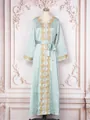 Elegante vestido largo verde menta con cuello en V, bordado dorado y cinturón ajustable - Azul claro